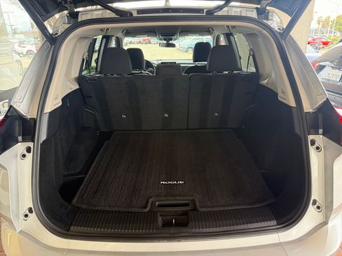 Used 2025 Nissan Rogue SV image 33