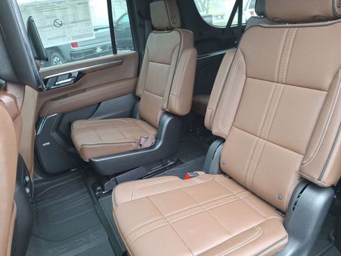 New 2026 Chevrolet Suburban High Country image 22