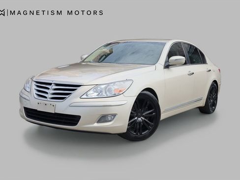Used 2010 Hyundai Genesis 4.6 image 2