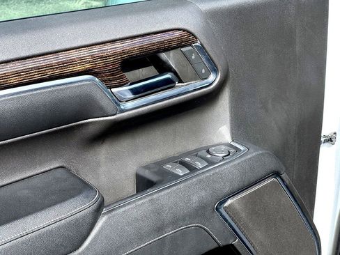 Used 2024 GMC Sierra 1500 SLE image 12