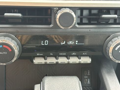 Certified 2025 Toyota Tacoma TRD Sport image 36