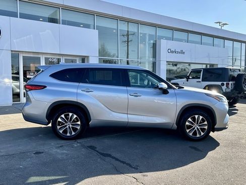 Used 2021 Toyota Highlander XLE image 8