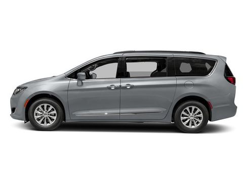 Used 2017 Chrysler Pacifica Touring-L w/ Tire & Wheel Group image 4