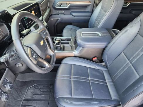 Used 2022 Chevrolet Silverado 1500 High Country w/ High Country Premium Package AWD/4WD image 4
