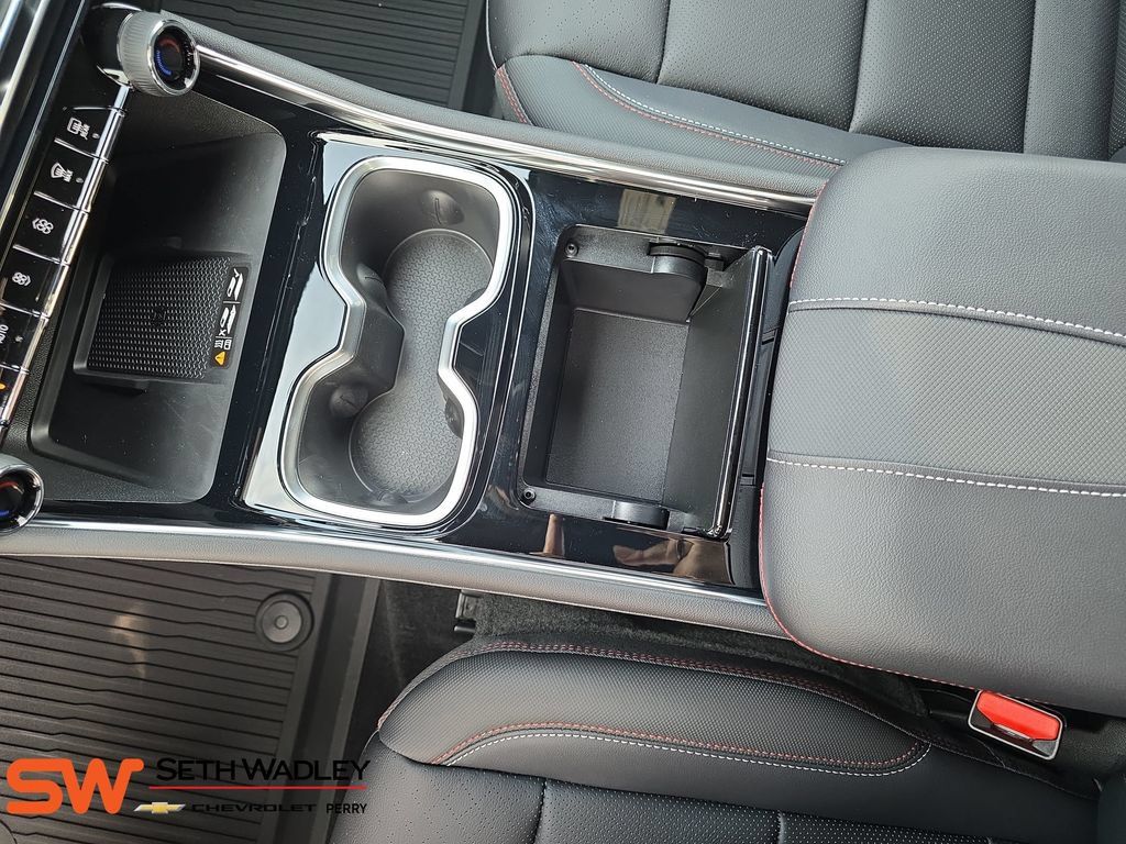 New 2026 Chevrolet Traverse RS w/ LPO, Floor Liner Package AWD/4WD image 26