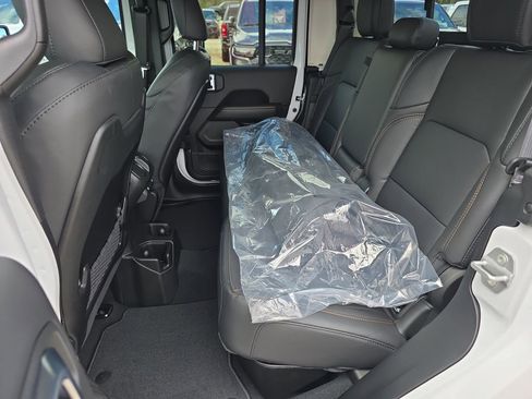 New 2026 Jeep Gladiator Sahara image 27