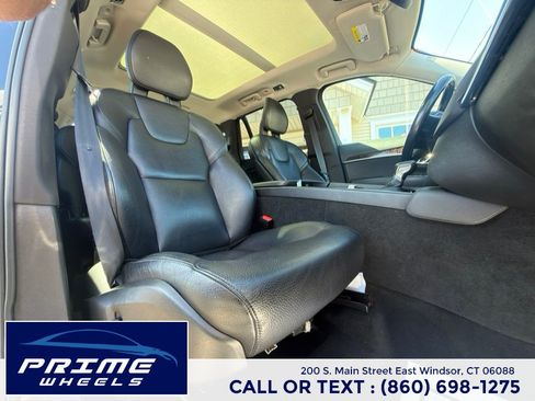 Used 2016 Volvo XC90 T6 Momentum w/ Momentum Plus Package AWD/4WD image 18