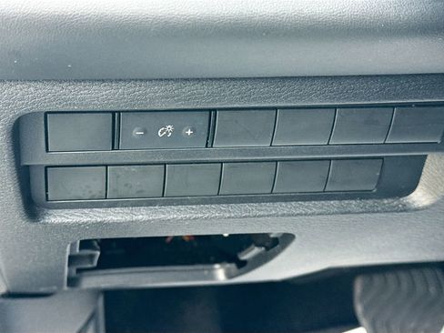 Used 2022 Mitsubishi Outlander ES image 11