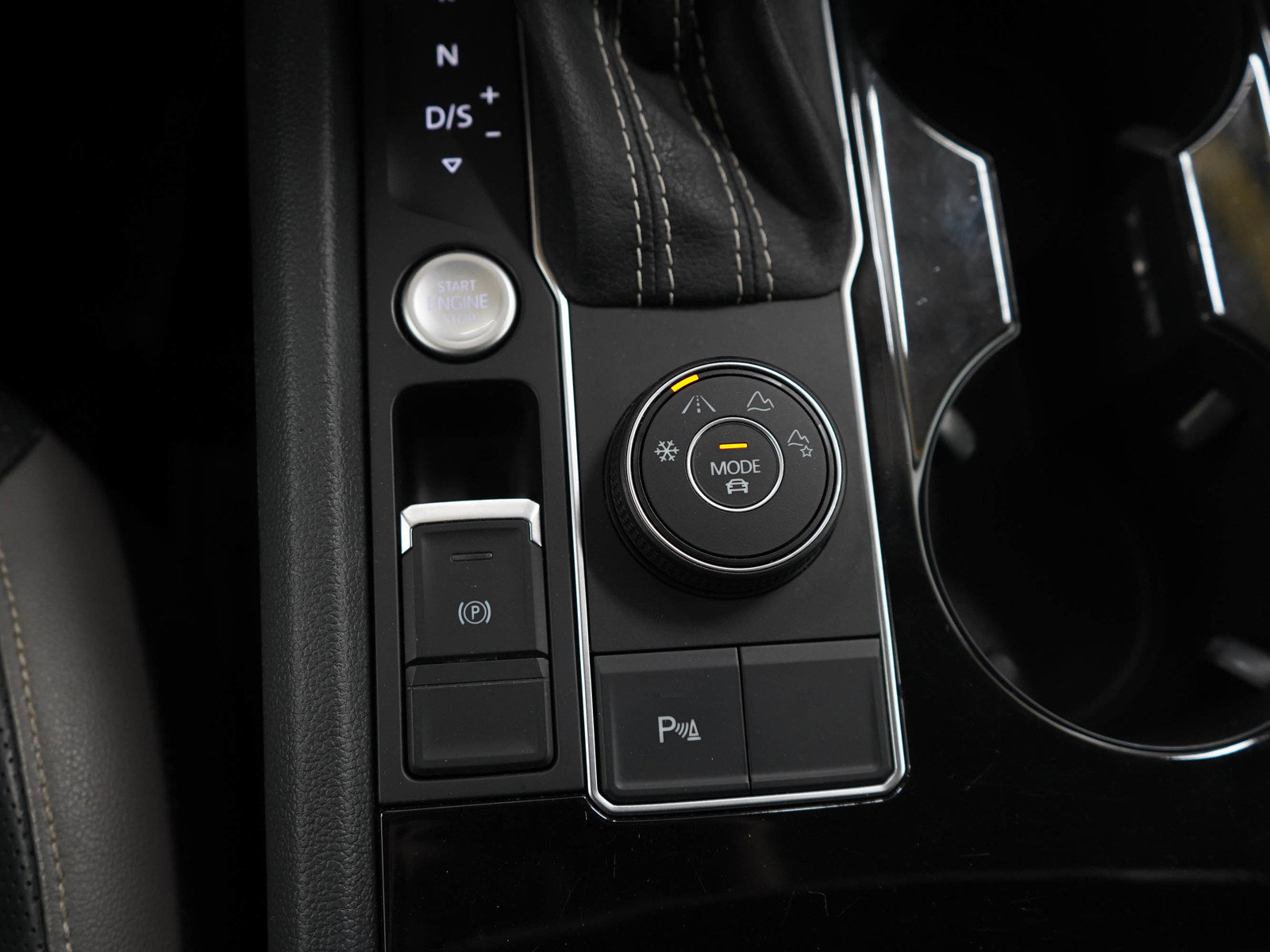 Used 2022 Volkswagen Atlas SEL R-Line AWD/4WD image 25