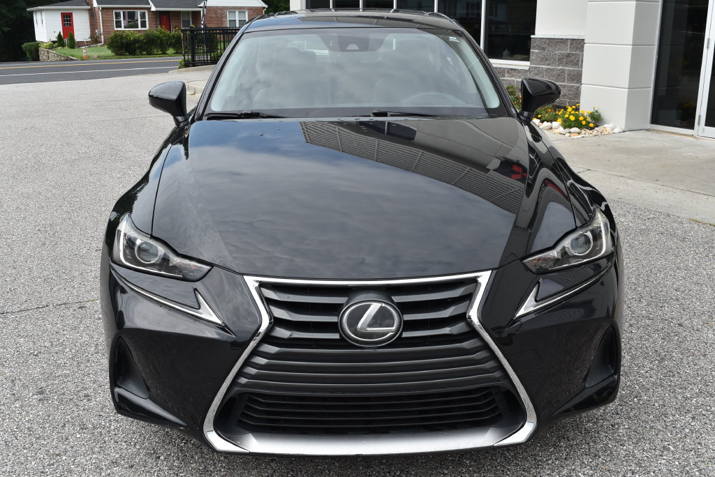 Used 2017 Lexus IS 200t RWD image 3