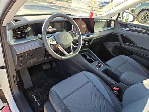 New 2026 Volkswagen Tiguan SE image 11