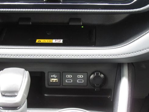 Used 2024 Toyota Highlander XSE AWD/4WD image 32