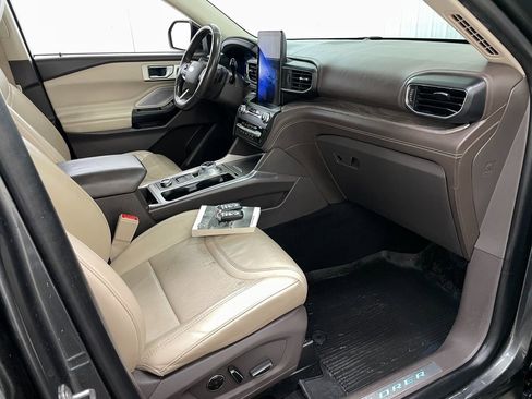 Used 2020 Ford Explorer Platinum image 44