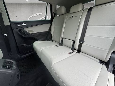 Used 2019 Volkswagen Tiguan SEL AWD/4WD image 28