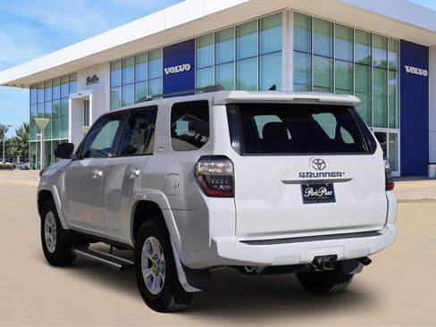 Used 2016 Toyota 4Runner SR5 image 4