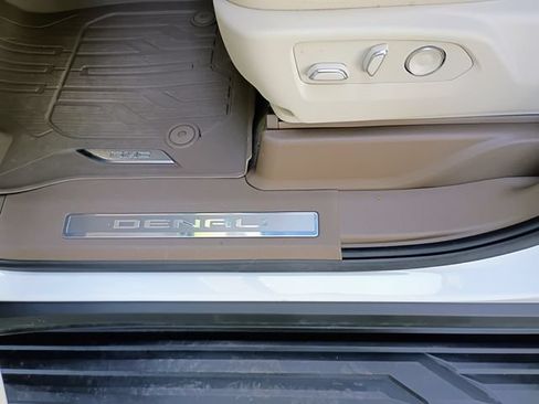 Used 2025 GMC Yukon Denali w/ LPO, Floor Liner Package RWD image 22