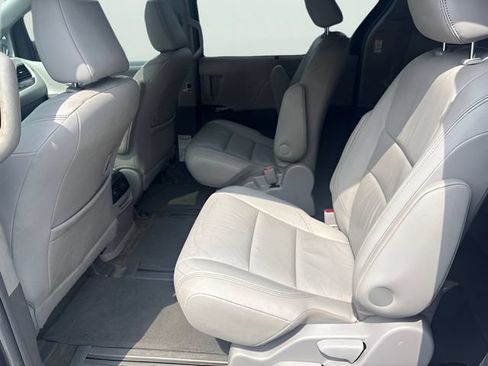 Used 2015 Toyota Sienna XLE Premium AWD/4WD image 25
