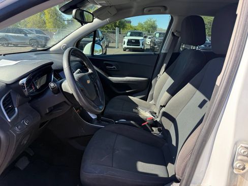 Used 2020 Chevrolet Trax LS FWD image 13