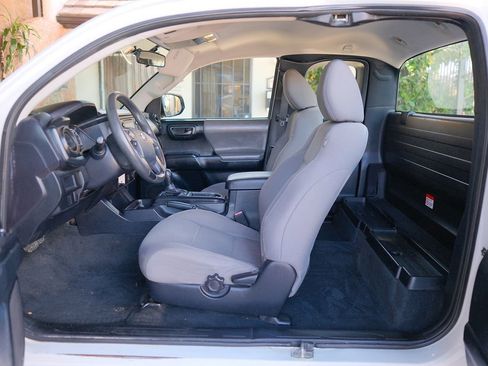 Used 2017 Toyota Tacoma SR RWD image 25