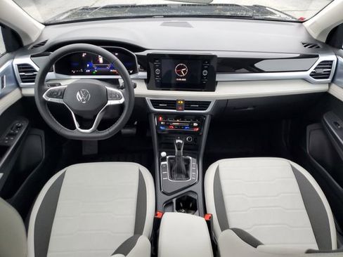 New 2026 Volkswagen Taos SE image 15