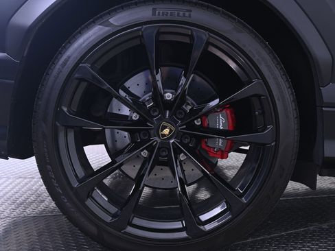 Used 2022 Lamborghini Urus image 13