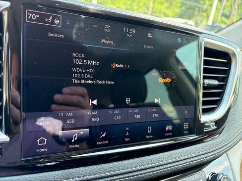 Used 2023 Chrysler Pacifica Limited FWD image 21