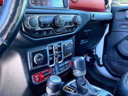 Used 2020 Jeep Gladiator Rubicon AWD/4WD image 35