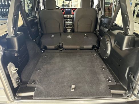 Certified 2023 Jeep Wrangler Unlimited Rubicon w/ Cold Weather Group AWD/4WD image 40
