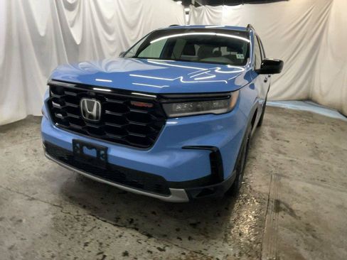 Used 2025 Honda Pilot TrailSport image 13