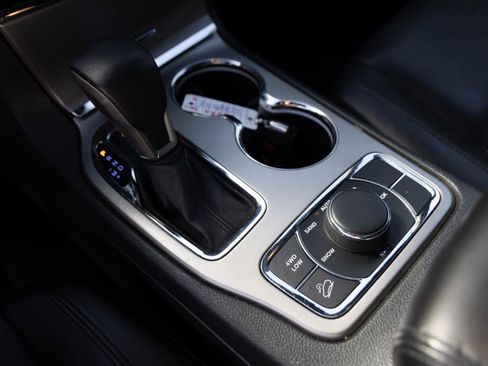 Used 2019 Jeep Grand Cherokee Limited AWD/4WD image 24