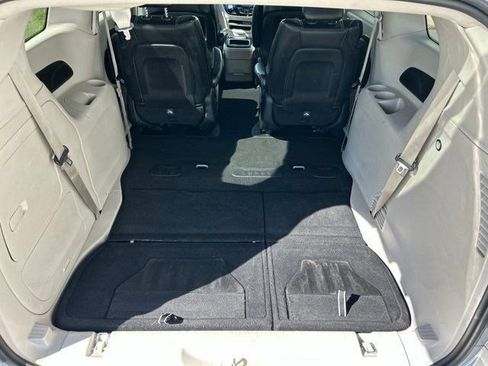 Used 2023 Chrysler Pacifica Touring-L FWD image 49