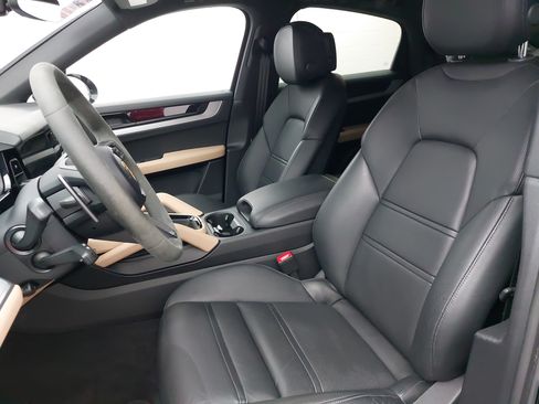 Certified 2024 Porsche Cayenne Coupe AWD/4WD image 17