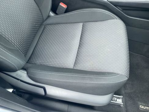 Used 2023 Mitsubishi Outlander ES FWD image 23