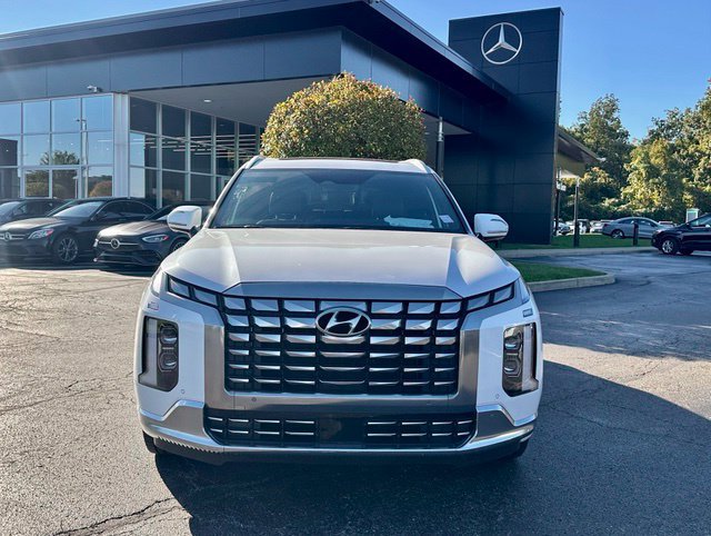Used 2023 Hyundai Palisade Calligraphy w/ Winter Package FWD image 3