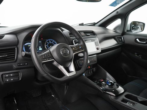 Used 2018 Nissan Leaf SV w/ SV Technology Package FWD image 23