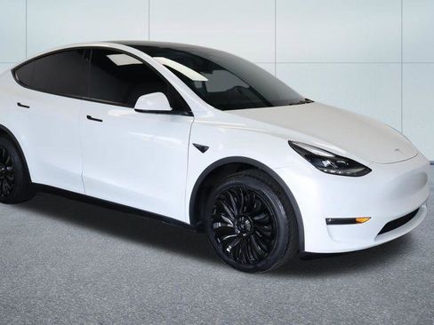 Used 2022 Tesla Model Y Long Range AWD/4WD image 10
