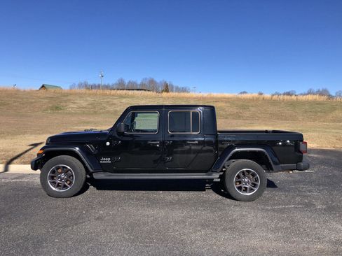 Certified 2022 Jeep Gladiator Overland w/ Popular Equipment Package image 2