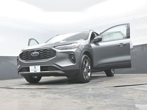 Certified 2025 Ford Escape ST-Line Select AWD/4WD image 30