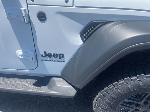 Used 2025 Jeep Wrangler Unlimited Sport AWD/4WD image 7
