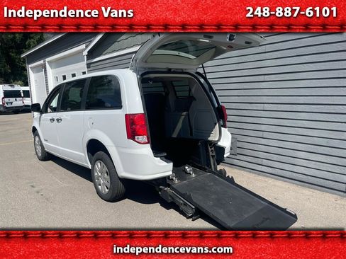 Used 2019 Dodge Grand Caravan SE image 1