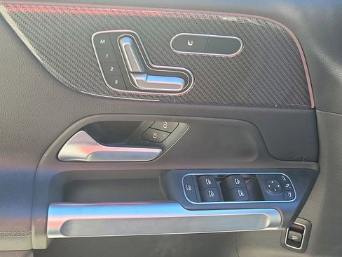 Used 2021 Mercedes-Benz GLB 35 AMG GLB 35 AMG image 24