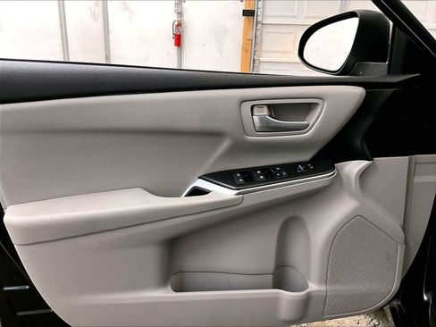 Used 2016 Toyota Camry LE FWD image 22