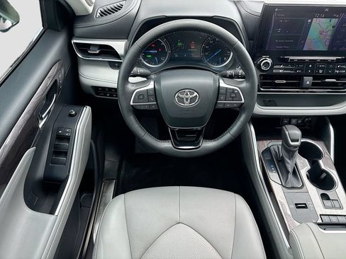 Used 2021 Toyota Highlander Platinum FWD image 10