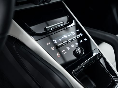 Certified 2025 Porsche Cayenne S image 15