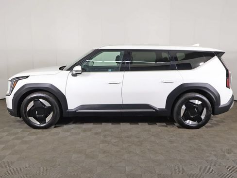 Used 2024 Kia EV9 Light RWD image 18