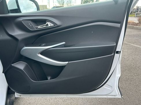 Used 2025 Chevrolet Trax LS w/ LS Convenience Package FWD image 26