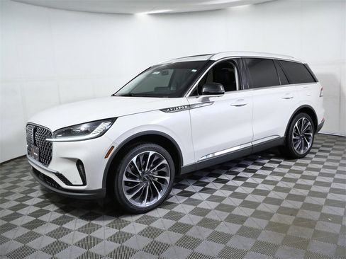 Certified 2025 Lincoln Aviator Reserve w/ Illumination Package image 5