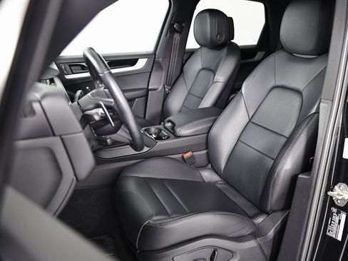 Certified 2024 Porsche Cayenne image 5