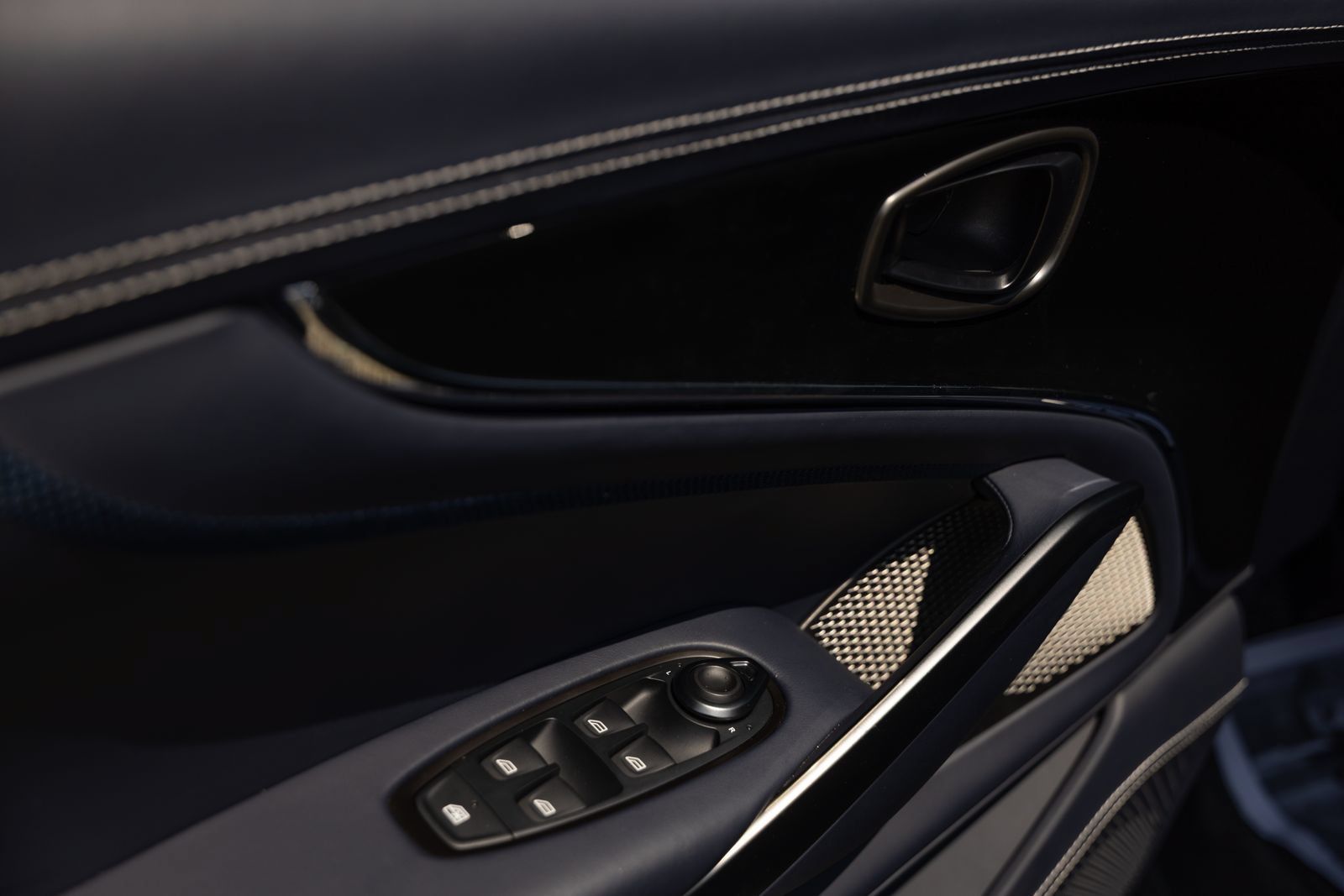Used 2025 Aston Martin DBX 707 AWD/4WD image 28