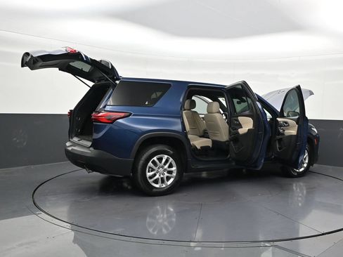 Used 2023 Chevrolet Traverse LS FWD image 32